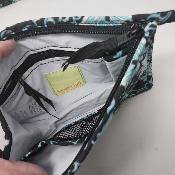 Set of two cosmetic bags. - Picture 9 of 13